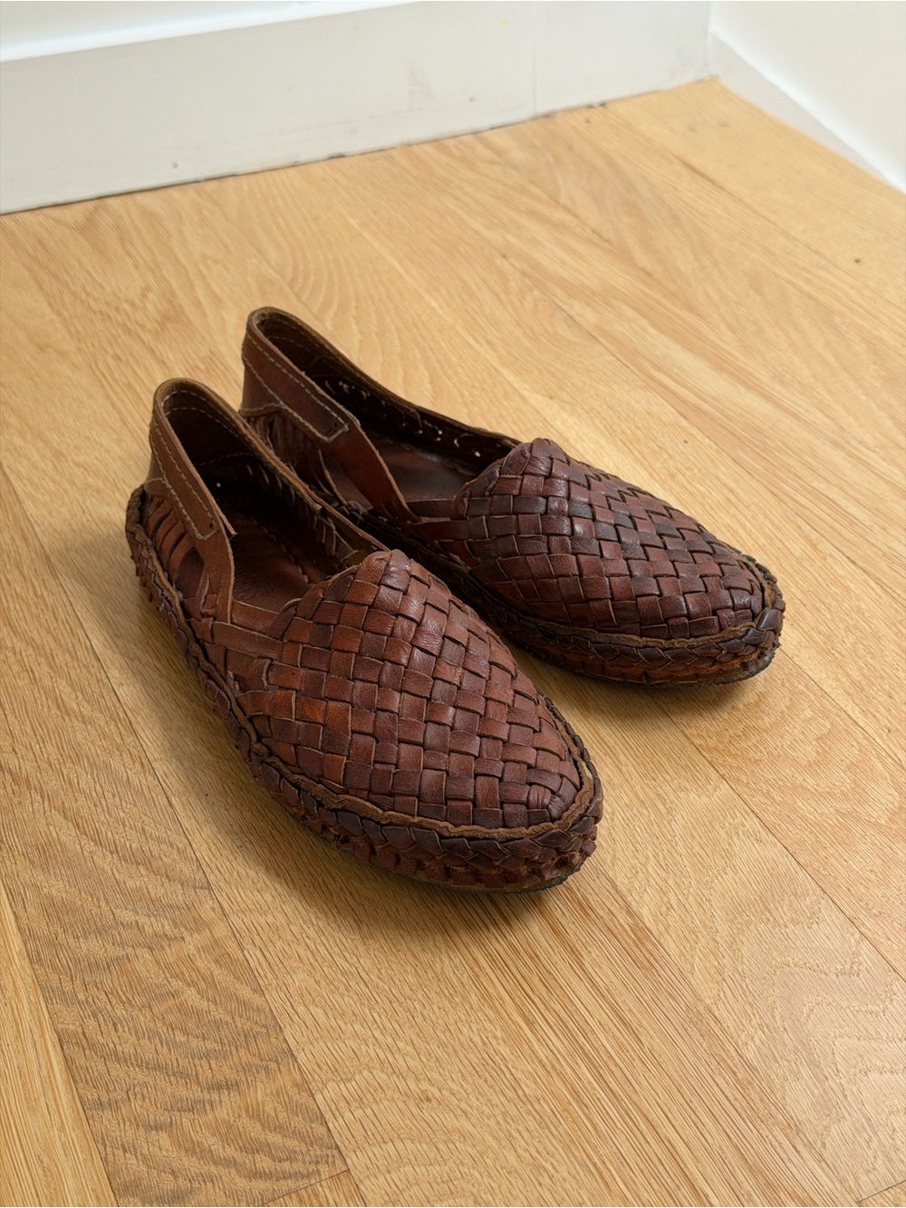 Mohinders woven leather slip on shoes women's size 8, almost new
